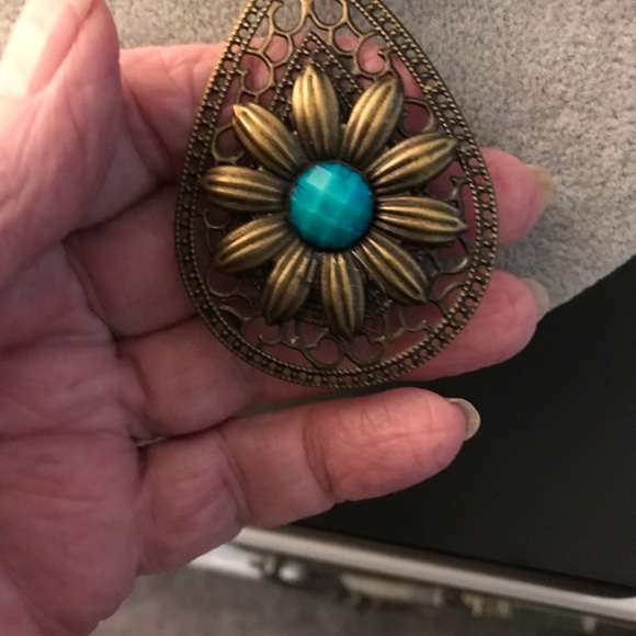 FASHION NECKLACE WITH EARRINGS TO MATCH - Picture 2 of 4